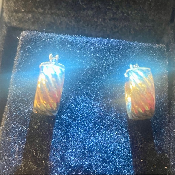 Genuine 18kt Yellow Gold Hoop Earrings. 1/2". Perfect for everyday wear! - Picture 3 of 5